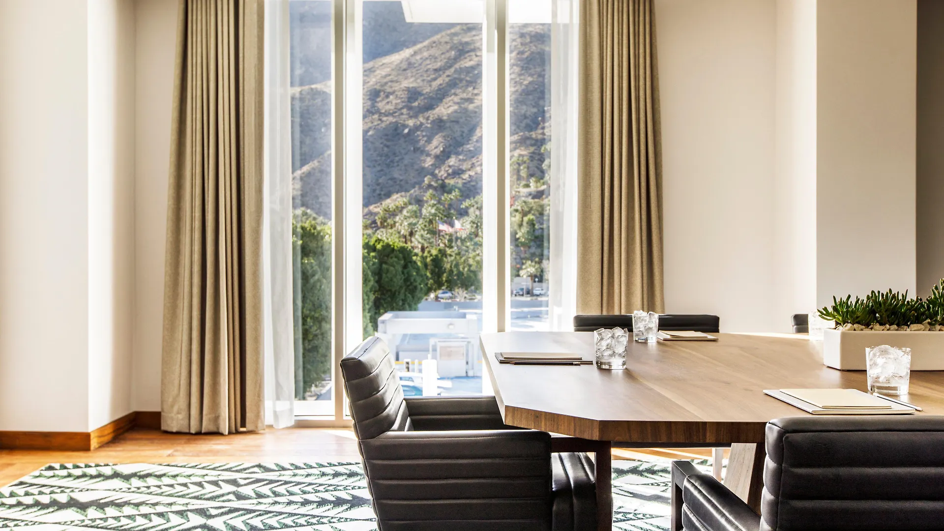 Kimpton Rowan Palm Springs Hotel By Ihg